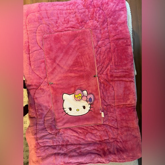 Hello Kitty Pillow/Throw Blanket New!!🩷😻 - Picture 4 of 4